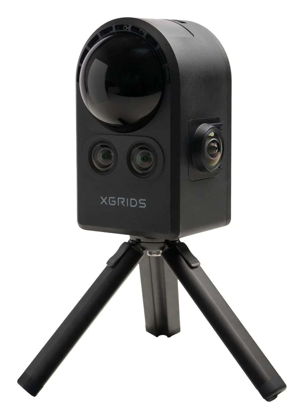 Kamera XGRIDS PortalCam na statywie: kopuła skanera LiDAR, dwie kamery przednie i boczny obiektyw typu rybie oko